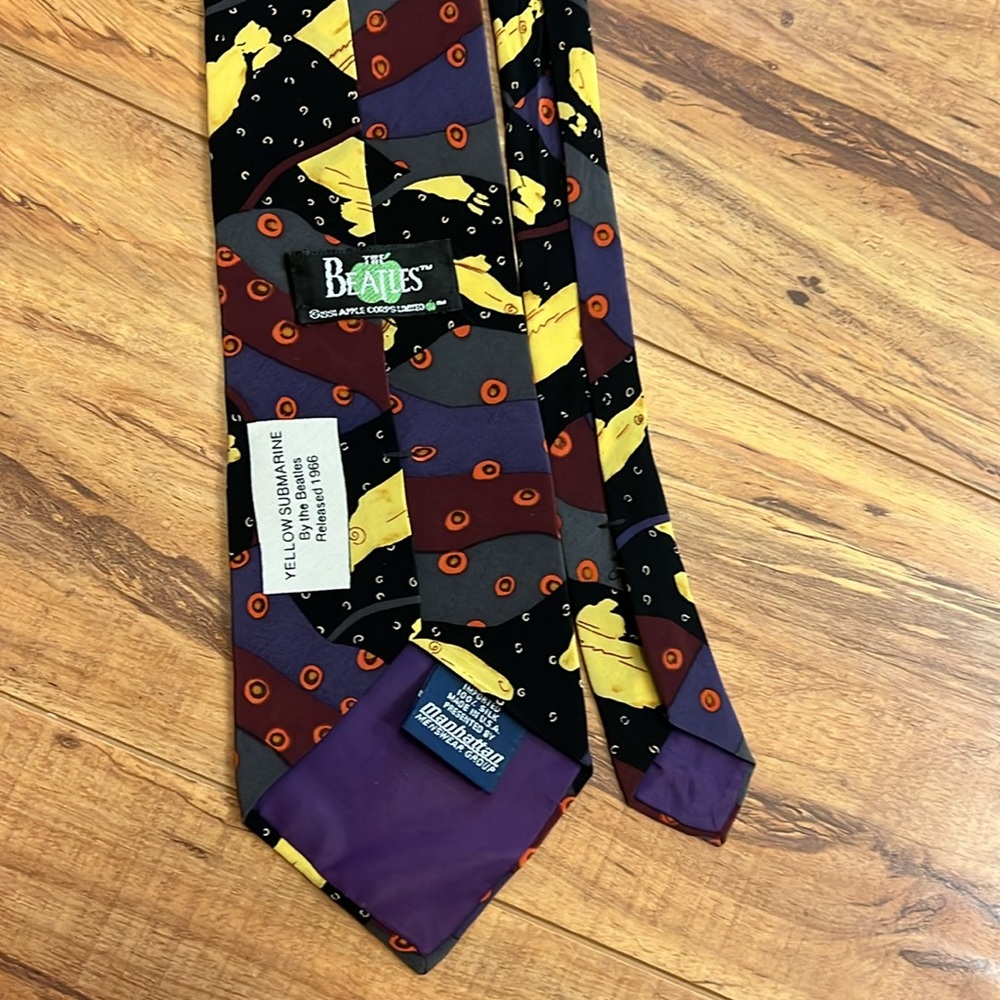 VTG Character Tie Lot 8 Ties Beatles, Disney, Warner Bros, Mad Dogs, etc - Picture 9 of 14